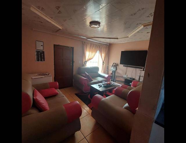 3 BEDROOM HOUSE FOR SALE IN LEHURUTSHE